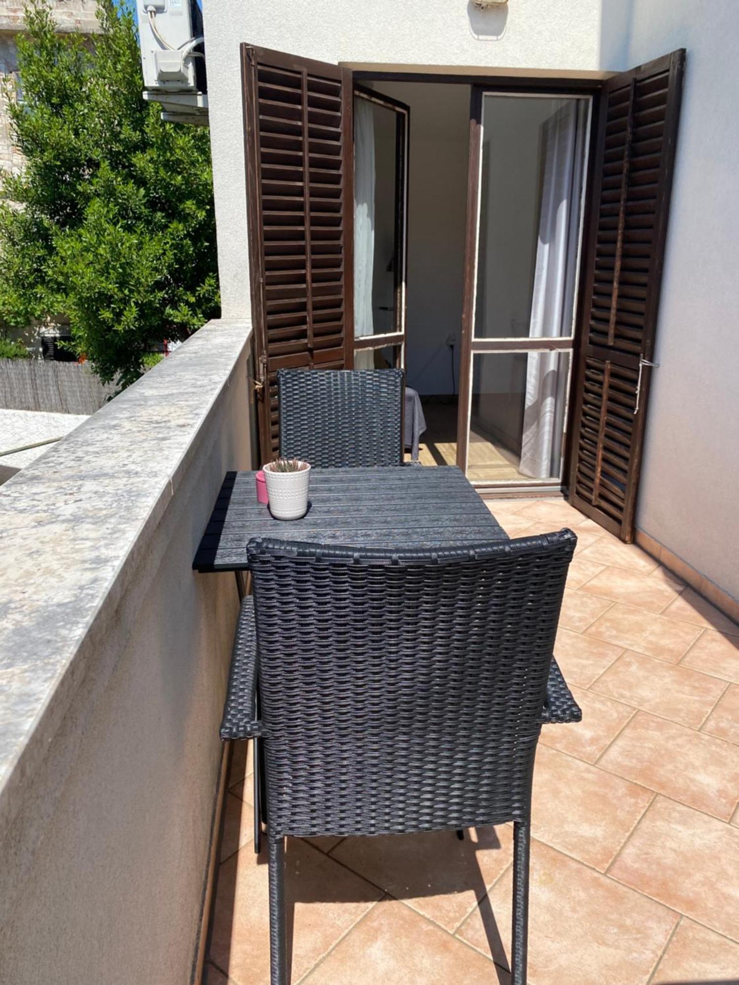 Apartments Tena With Private Parking Пула Экстерьер фото