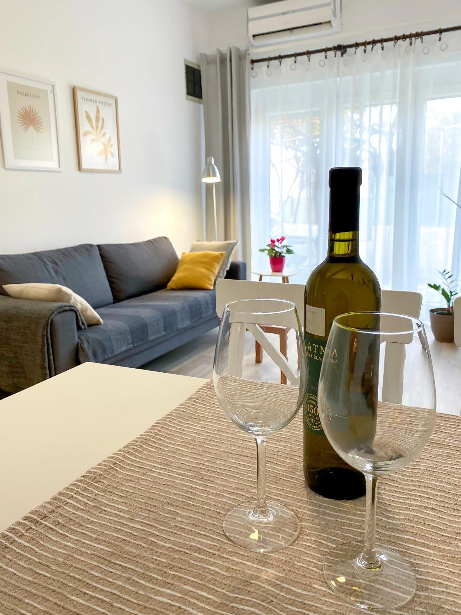 Apartments Tena With Private Parking Пула Экстерьер фото