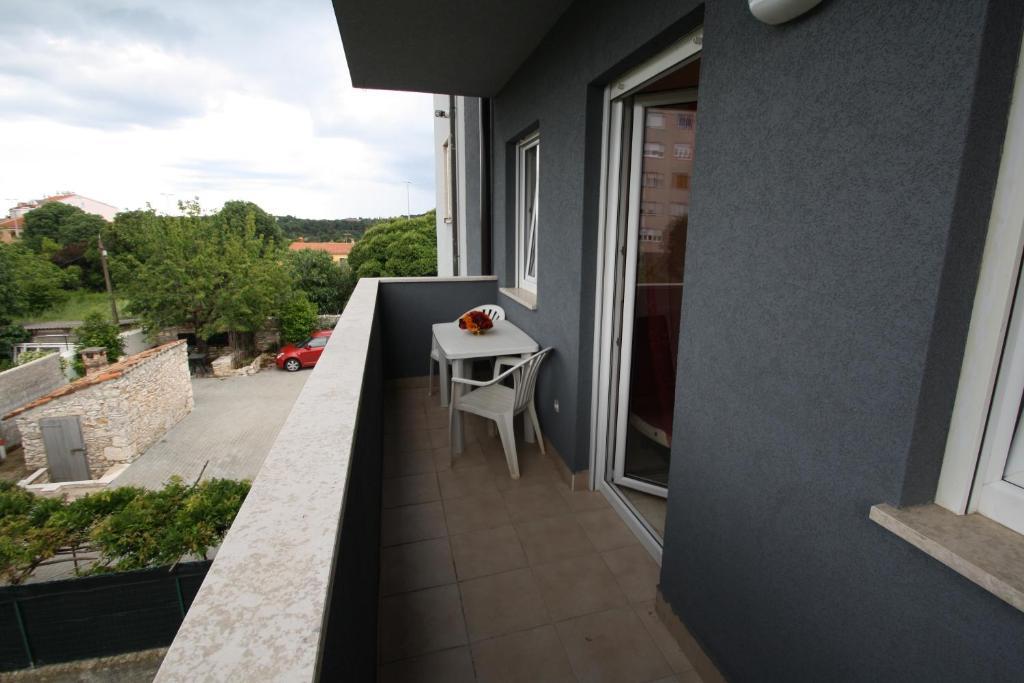 Apartments Tena With Private Parking Пула Номер фото